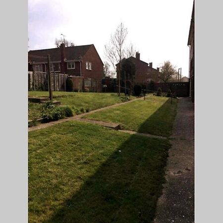 Spacious Ground Floor Studio Flat - Easy Access To Stansted Airport, London And Cambridge Apartment Bishop's Stortford Bagian luar foto