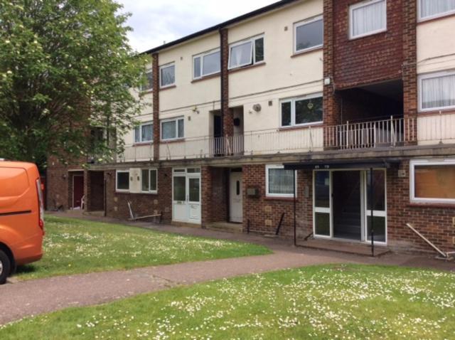 Spacious Ground Floor Studio Flat - Easy Access To Stansted Airport, London And Cambridge Apartment Bishop's Stortford Bagian luar foto